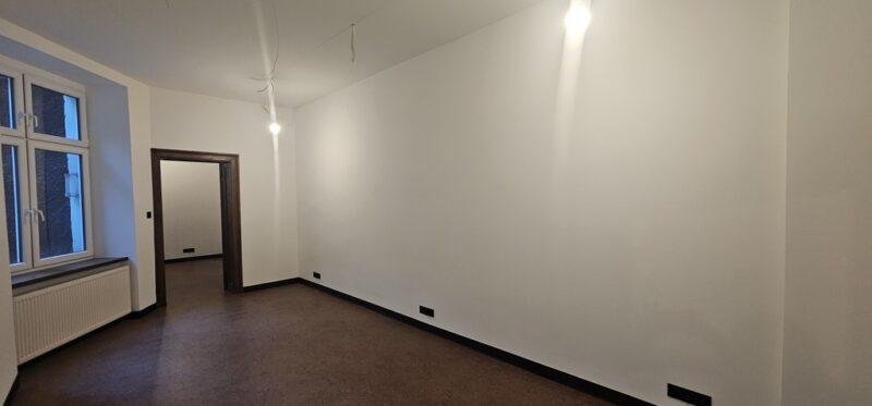 Lokal na parterze- Al. Piastów