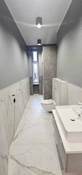 Lokal na parterze- Al. Piastów