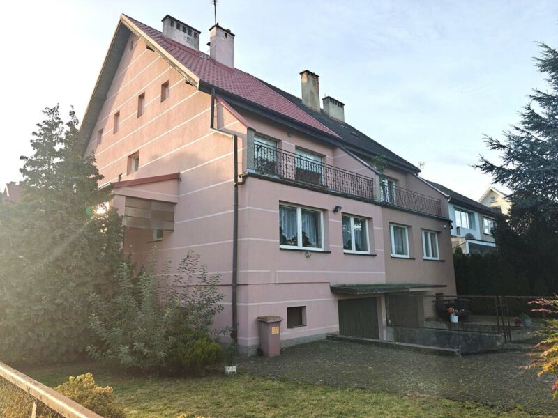 Połowa bliźniaka w atrakcyjnej lokalizacji
