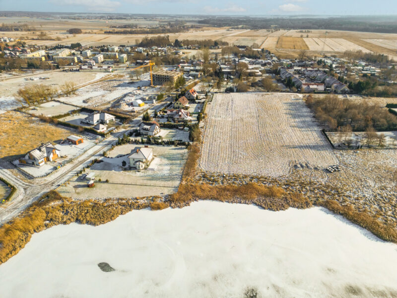 Działka siedliskowa nad rozlewiskiem 4 km od morza