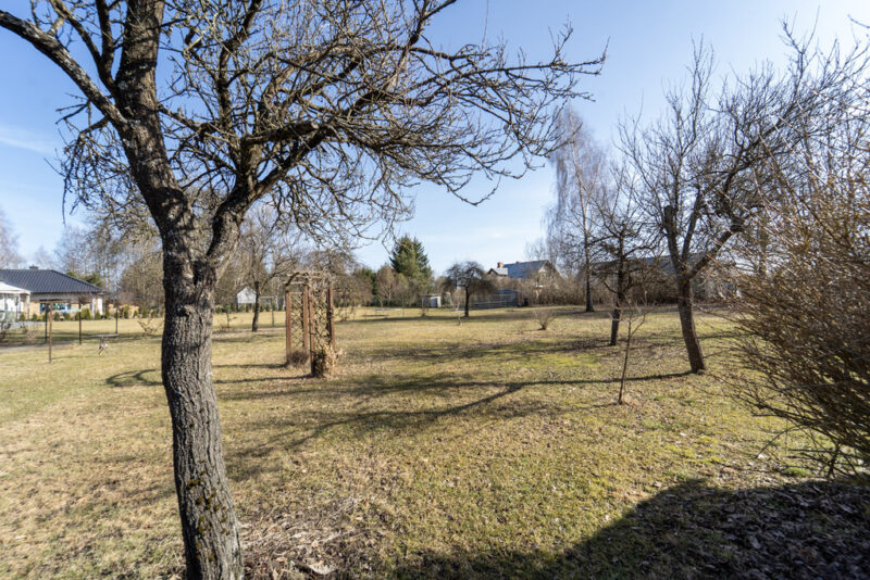 Dom k. Szczecinka na dużej działce blisko jeziora