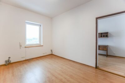 Przestronny lokal biurowy, 25m2, ul. Leona Heyki