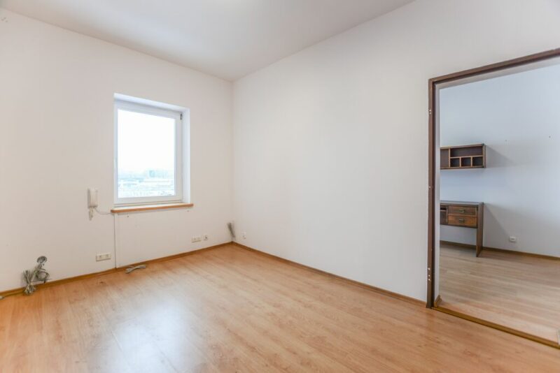 Przestronny lokal biurowy, 25m2, ul. Leona Heyki