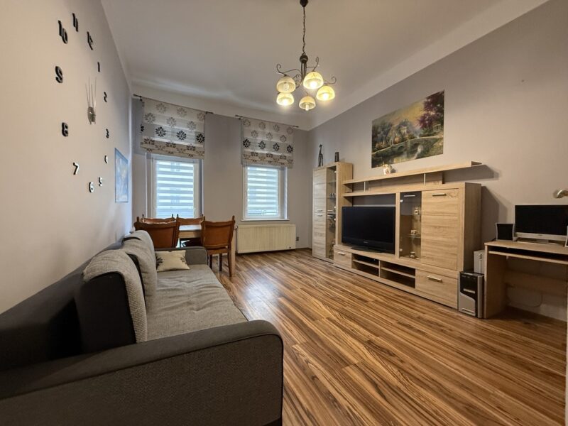 2 pok. zadbana kamienica, balkon, I Piętro, 69m2