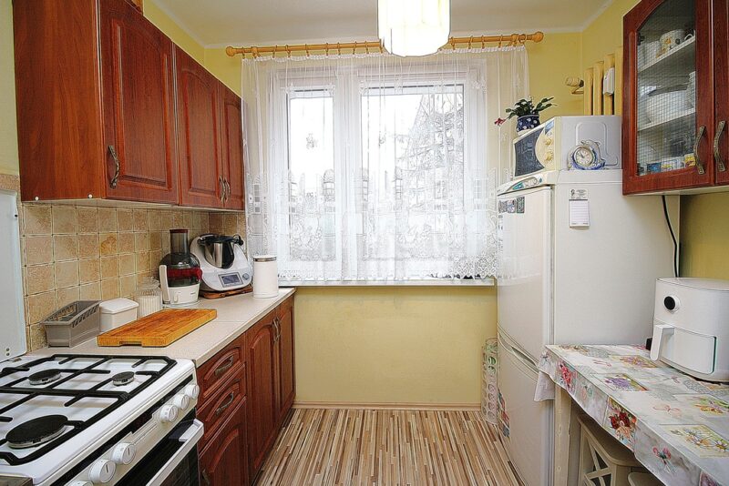 3 pokoje, balkon, miejsce parkingowe za szlabanem