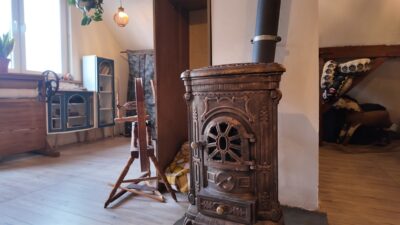 Artystyczny zaułek w Ukiernicy – cisza i spokój