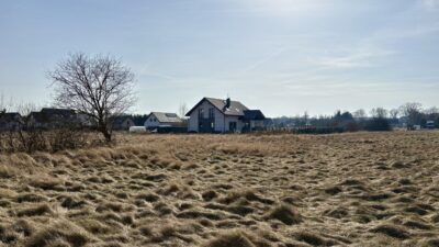 Działka narożna 1225 m² – Niedźwiedź | Media