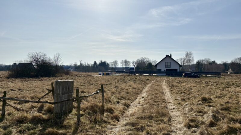 Działka narożna 1225 m² – Niedźwiedź | Media