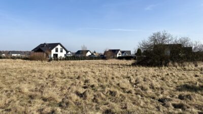 Działka narożna 1225 m² – Niedźwiedź | Media