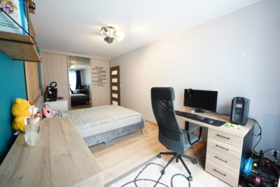 Os. Pionierów duże 2 pokoje balkon