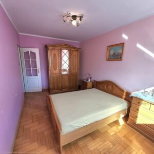 3 pokojowe mieszkanie z garażem i dużym balkonem.