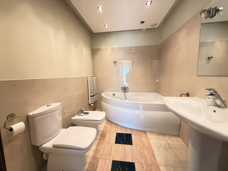 Komfortowy apartament przy Pl.Batorego z garażem