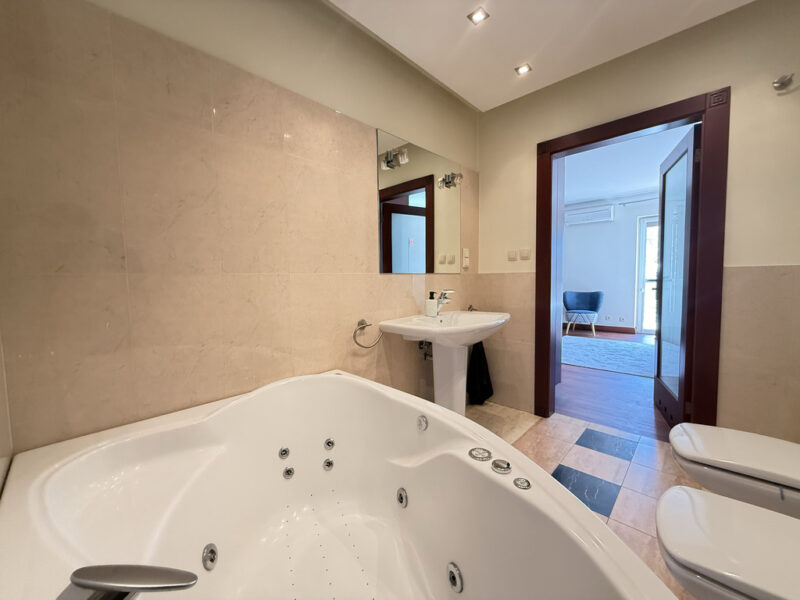 Komfortowy apartament przy Pl.Batorego z garażem