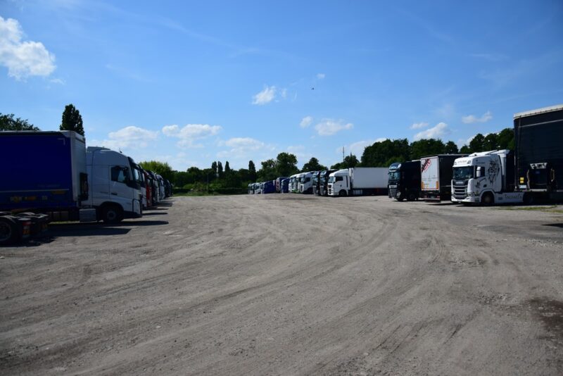 Utwardzony plac 1 ha, media, ogrodzenie – Dąbie