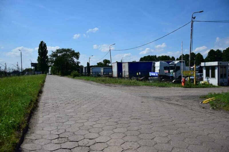 Utwardzony plac 1 ha, media, ogrodzenie – Dąbie