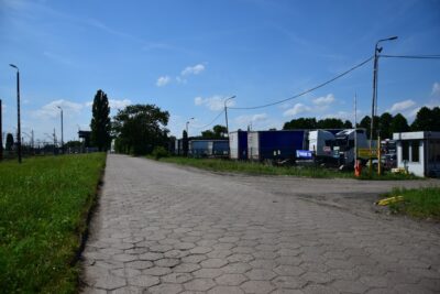 Utwardzony plac 1 ha, media, ogrodzenie – Dąbie