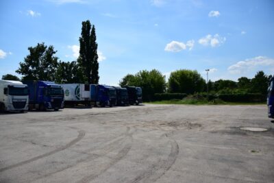 Utwardzony plac 1 ha, media, ogrodzenie – Dąbie