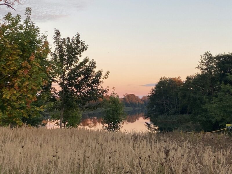 Działka w malowniczej lokalizacji nad jeziorem