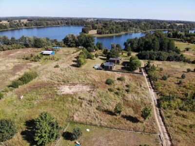 Działka w malowniczej lokalizacji nad jeziorem