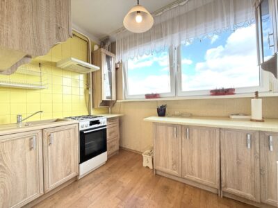 3-pok z oddzielną kuchnią. Balkon, piwnica.