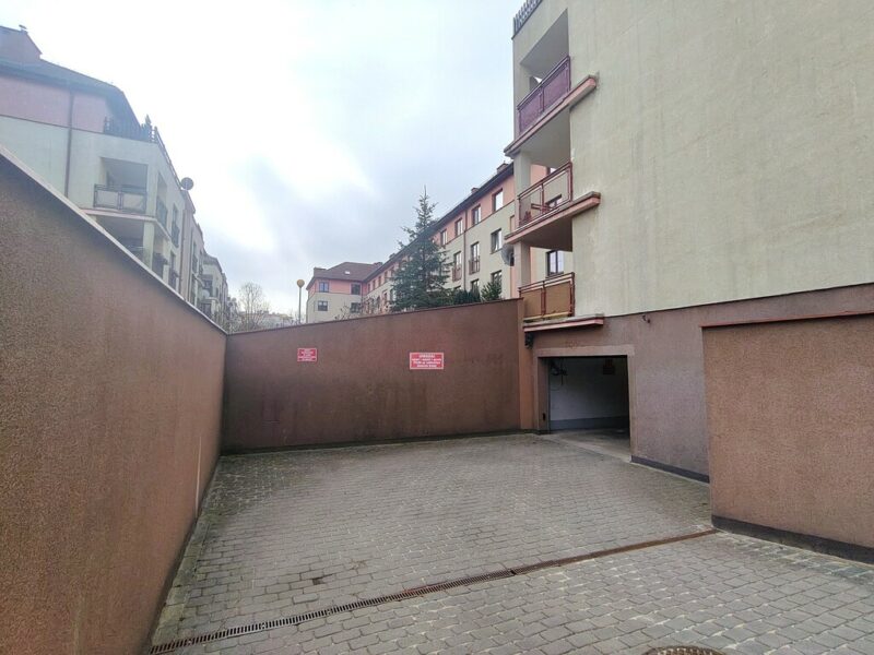 Garaż podziemny na Polskich Marynarzy -Gumieńce!