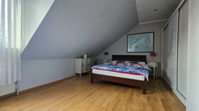 Dom z lokalem usł. pośród zieleni i ciszy.