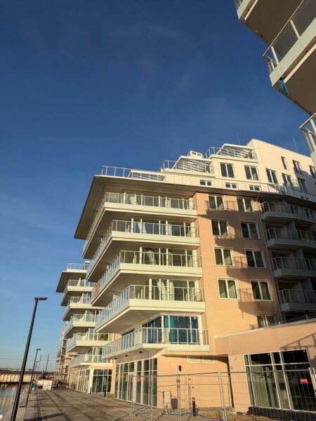 Nowa Przystań .Apartament z dużym tarasem nad Odrą