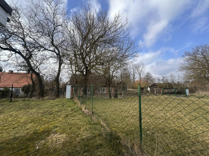 Działka nad jeziorem Miedwie z małym domkiem