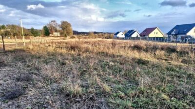 Ładna działka ze słoneczną wystawą ogrodu