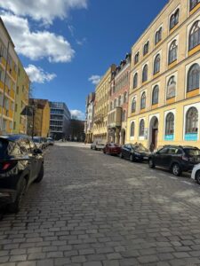 2 pokoje z balkonem blisko Bramy Portowej