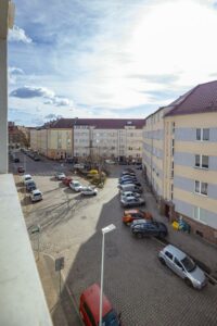 Duże 2 pokoje gotowe do zamieszkania.