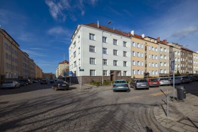 Duże 2 pokoje gotowe do zamieszkania.