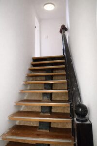 2 pok. + 2 balkony,garderoba,w domu jednorodzinnym