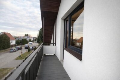 2 pok. + 2 balkony,garderoba,w domu jednorodzinnym