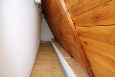 2 pok. + 2 balkony,garderoba,w domu jednorodzinnym