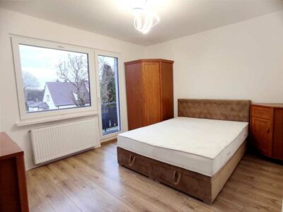 2 pok. + 2 balkony,garderoba,w domu jednorodzinnym
