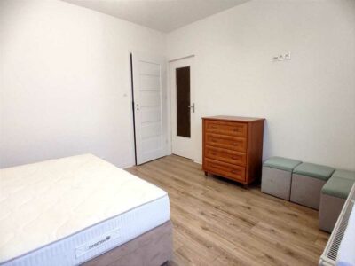 2 pok. + 2 balkony,garderoba,w domu jednorodzinnym