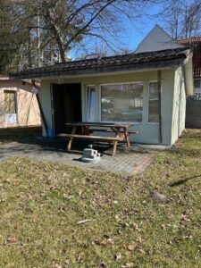 dokonała lokalizacja w pierwszej linii od jeziora