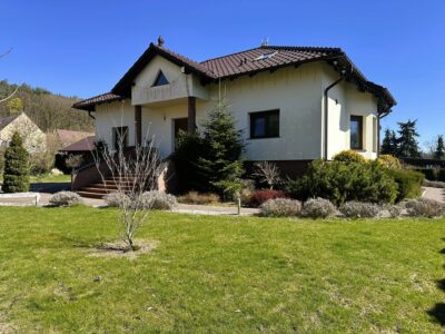 Stara Rudnica dom z antresolą piwnicą i garażem