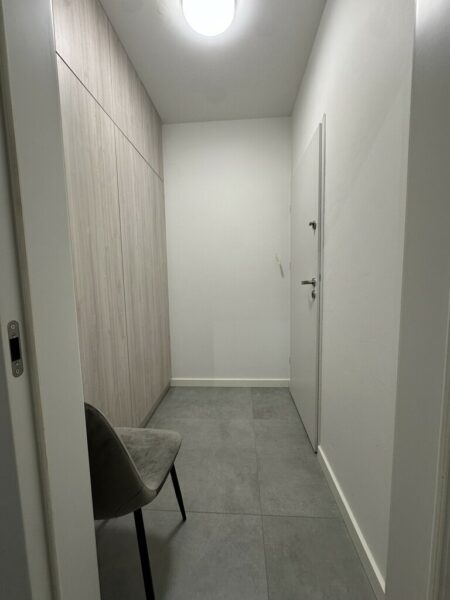 Nowoczesny parterowy dom przy lesie z garażem