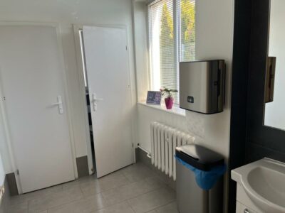 Lokal 340 m², parter, parking, gabinety/biuro
