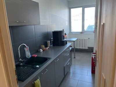 Lokal 340 m², parter, parking, gabinety/biuro