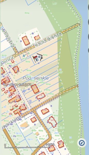 Działka budowlana z linią brzegową jeziora