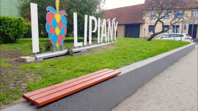 Działka budowlana z linią brzegową jeziora