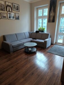 Atrakcyjne mieszkanie w centrum – 2 pokoje, balkon