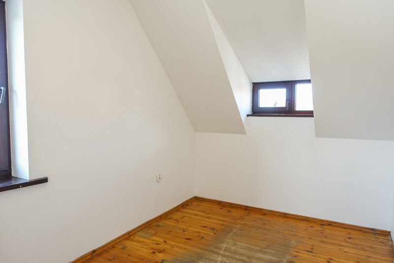 Pół bliźniaka, 2 garaże, basen, działka 613 m2,