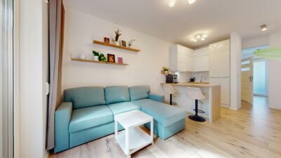 Apartament z ogródkiem i miejscem parkingowym.