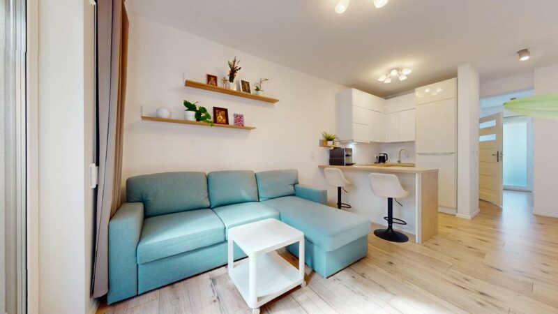 Apartament z ogródkiem i miejscem parkingowym.
