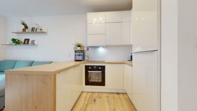Apartament z ogródkiem i miejscem parkingowym.