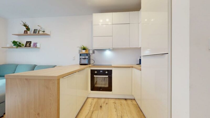 Apartament z ogródkiem i miejscem parkingowym.